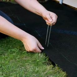 Sunnydaze Decor Sunnydaze UV Resistant Landscape Fabric Weed Barrier Fabric With Landscape Staples -Sunnydaze Decor Store GUEST 7c270fef 1dd3 4f4b 9419 7027a0616c00