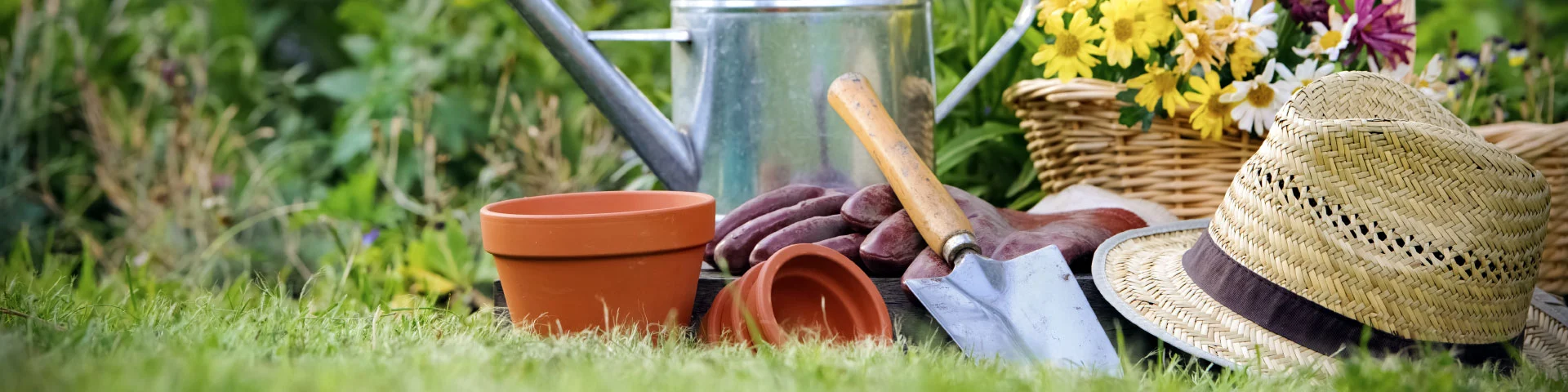 Sunnydaze Decor Store 1 Sunnydaze Decor Store -Sunnydaze Decor Store lawn and garden banner 01